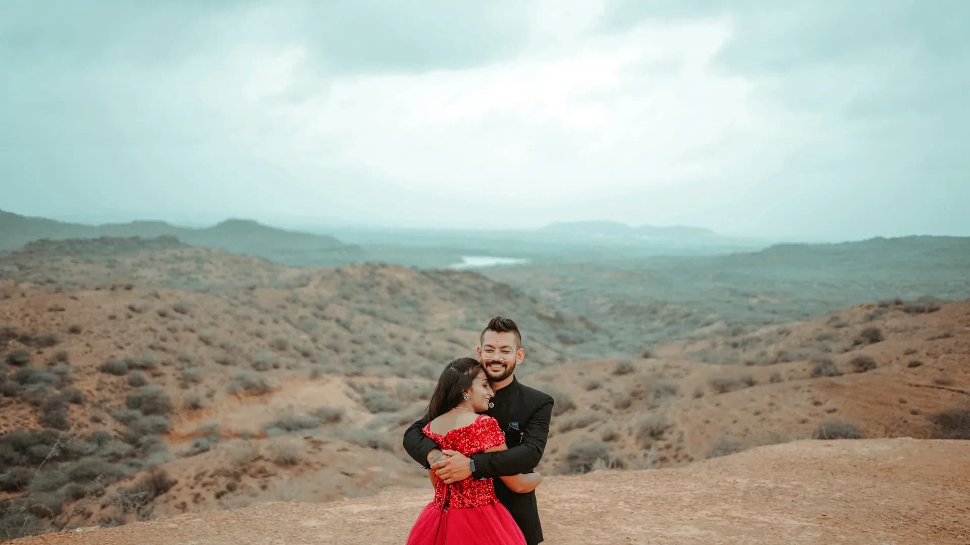 Crimson Ridge — the couple photograph by Akshay Hirani