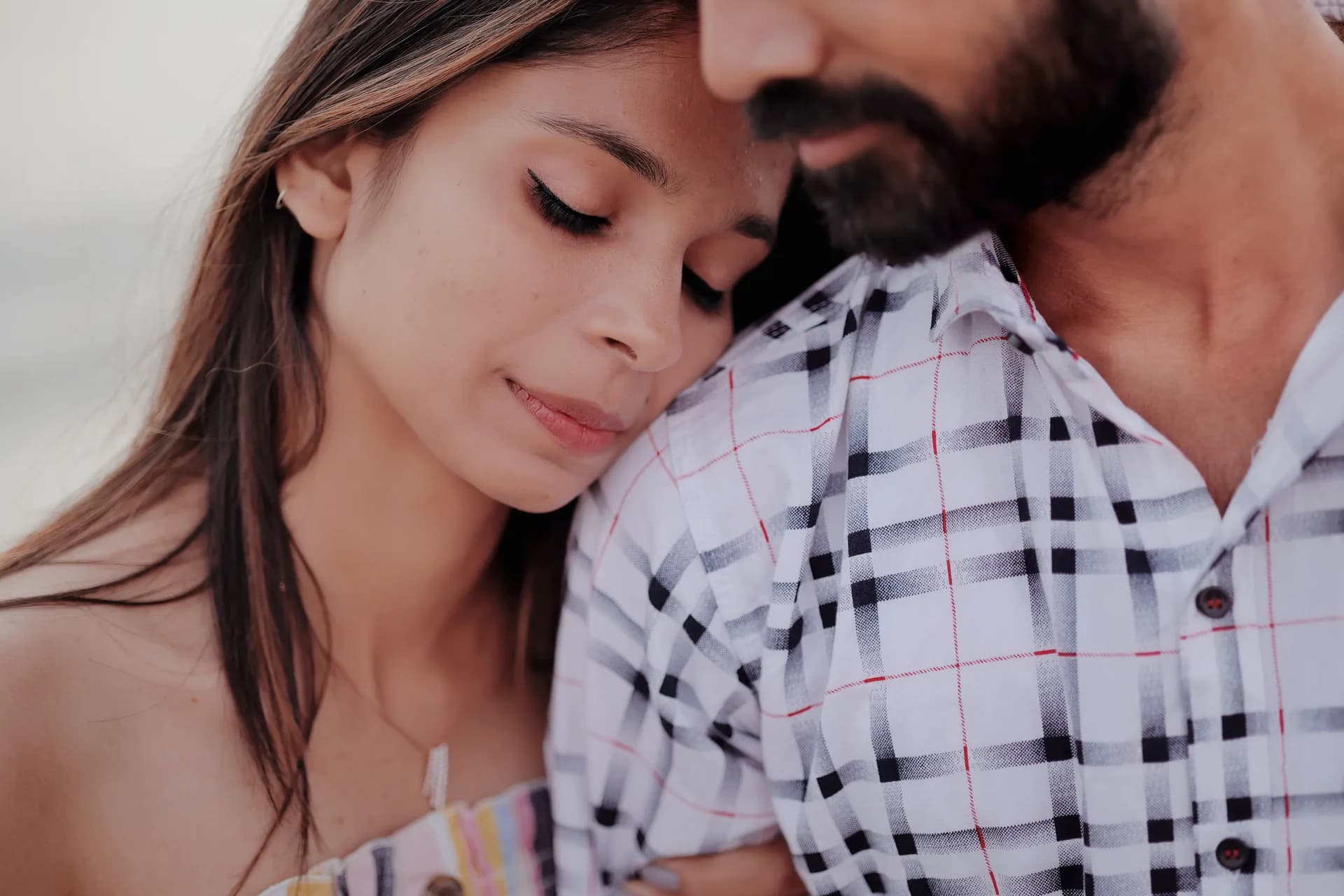 Close — the couple photograph by Akshay Hirani