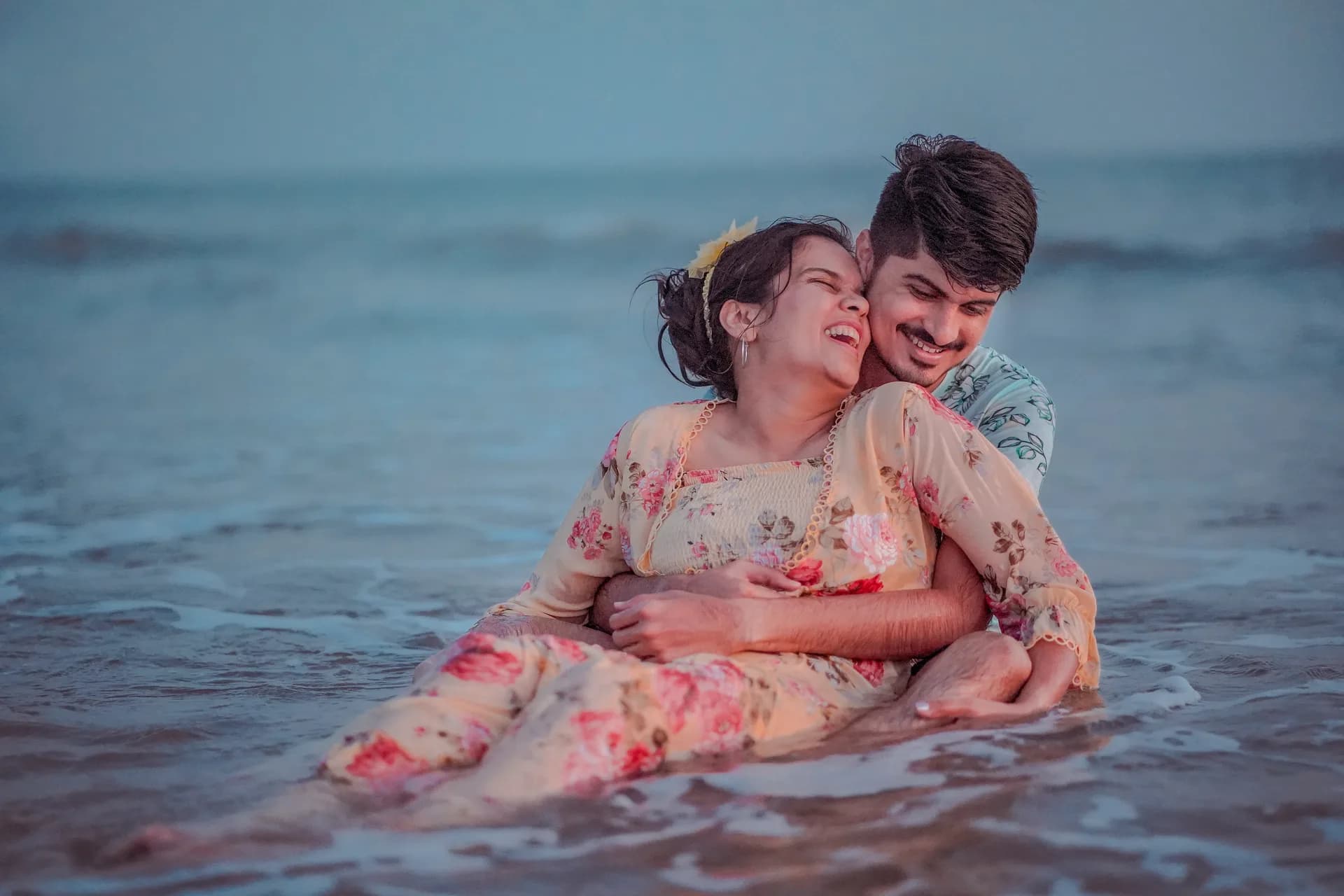 Tide — the couple photograph by Akshay Hirani
