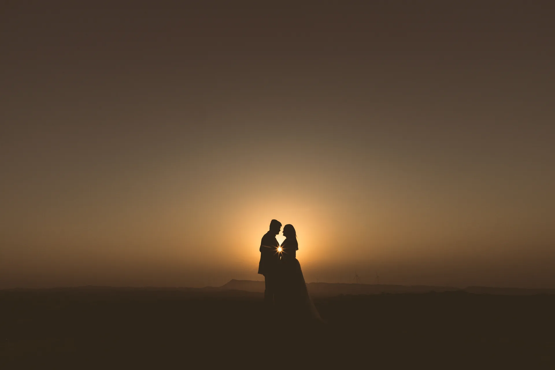 Sundown Silhouette — destinations photograph by Akshay Hirani